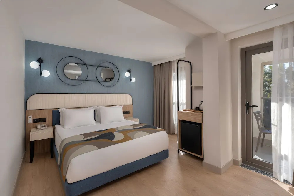 Standard Triple room with balcony