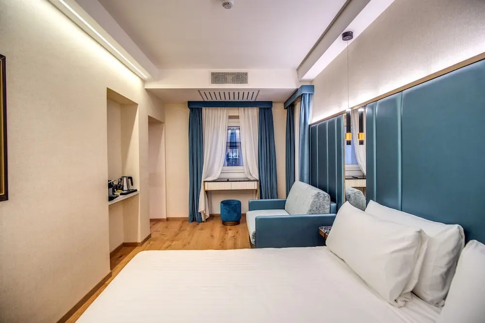 Royal Double room (full double bed)