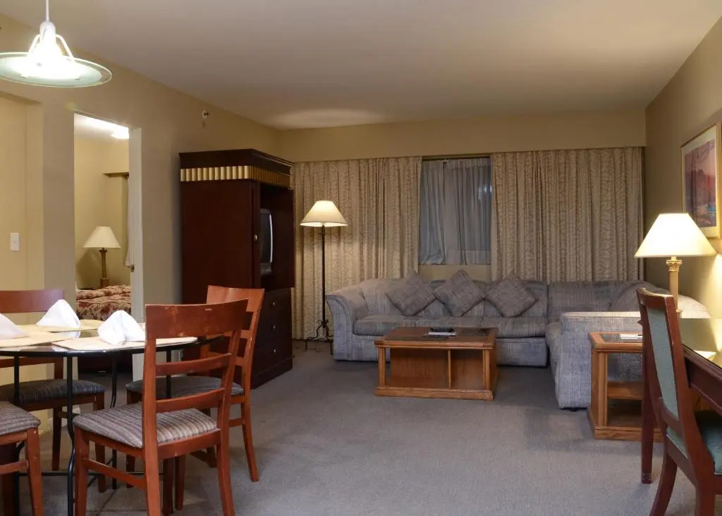 Rosellen Suites At Stanley Park - Chambres