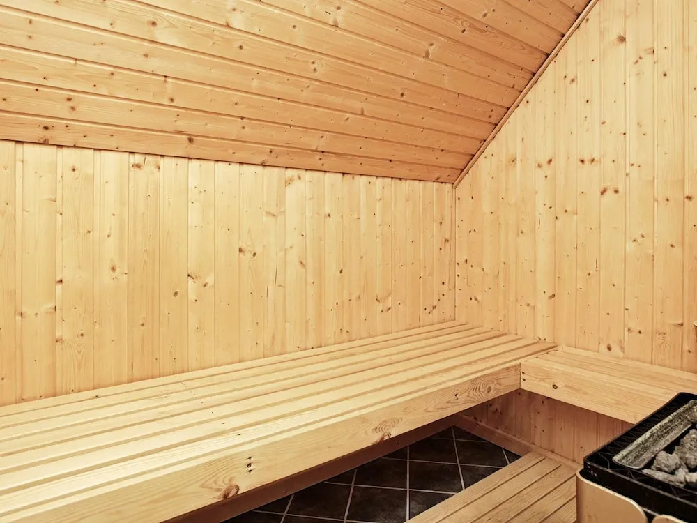 Spacious Holiday Home in Sondervig With Sauna - фото 12