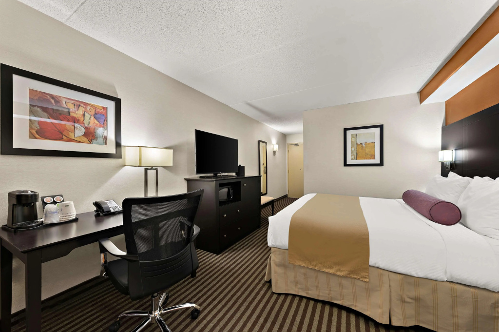 Отель Best Western Plus Toronto North York Hotel & Suites в Торонто