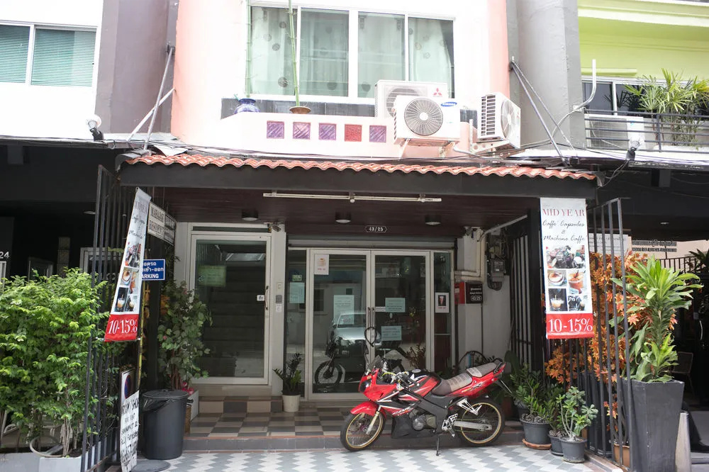 ZEN Rooms Mahajak Residence