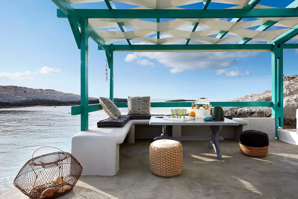 Basement Suite with sea view