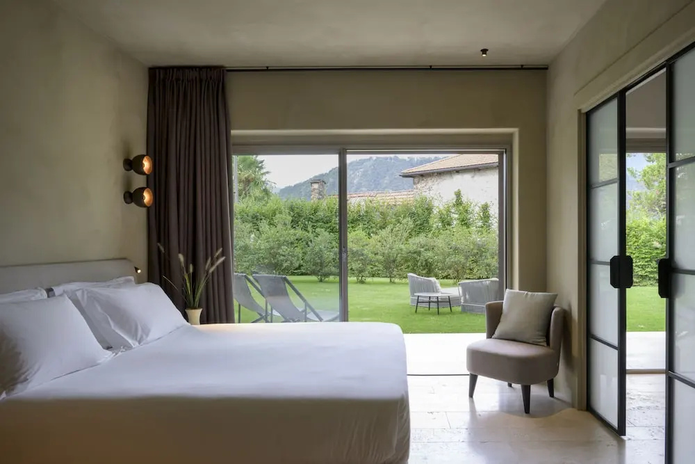 2 Bedrooms Premium Suite with garden view
