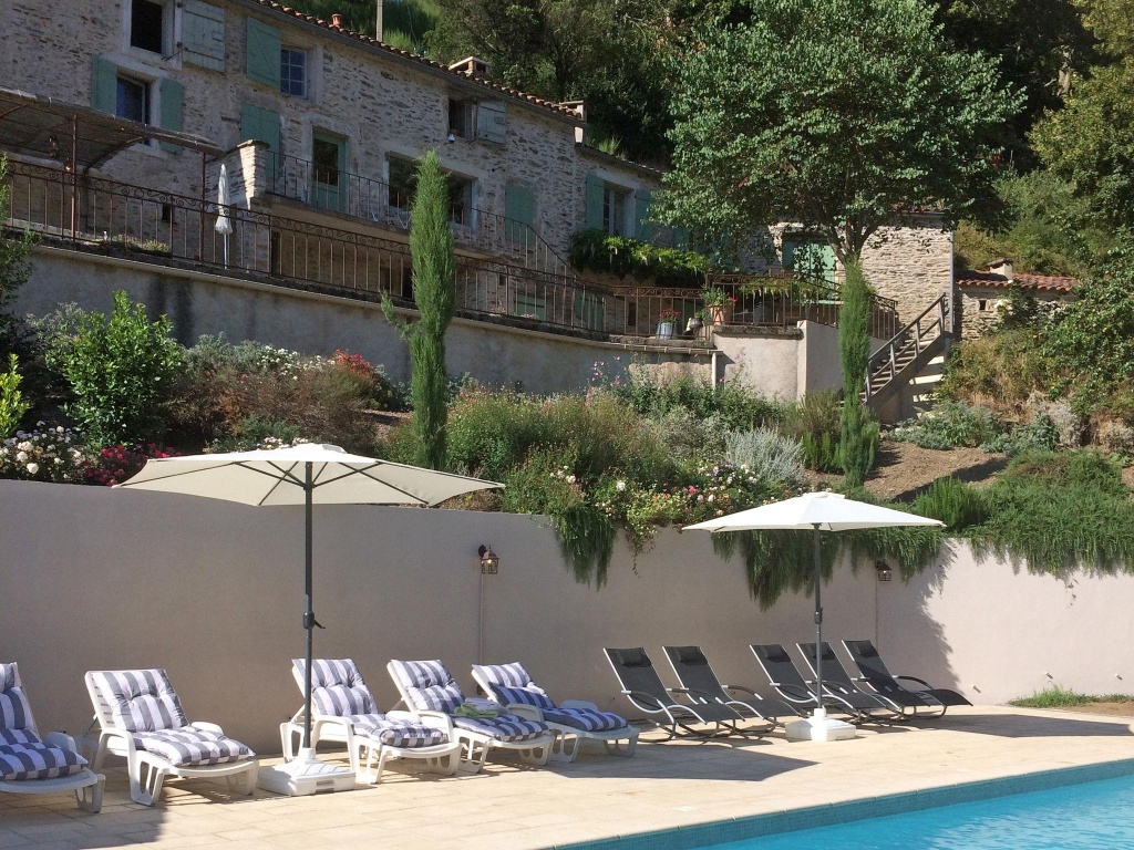 Luxury country house with heatable private pool and 7.5 ha property