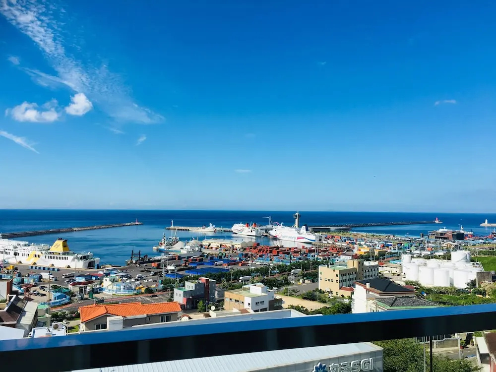 Deluxe Double room with balcony and with partial ocean view (twin beds)