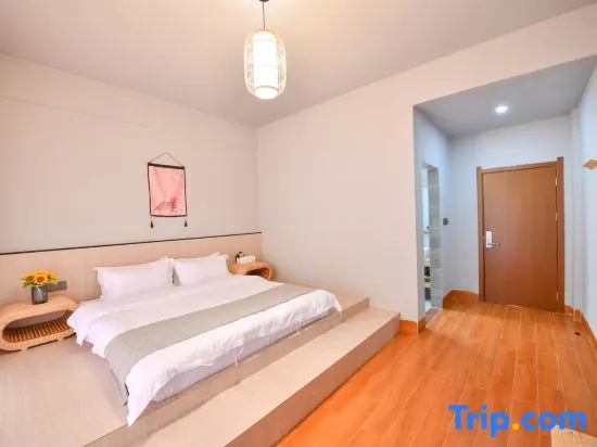 Standard room with courtyard view
