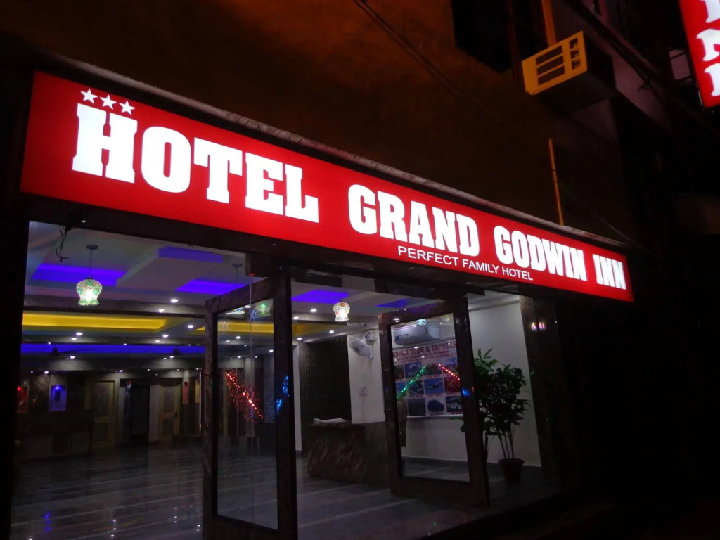 Airport Hotel The Paramont