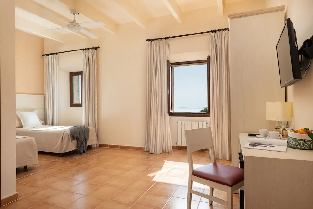 Economy room