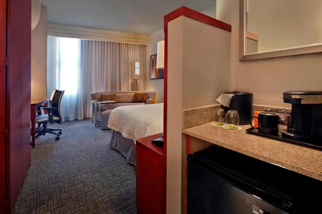Courtyard by Marriott St. Petersburg Downtown - Chambres