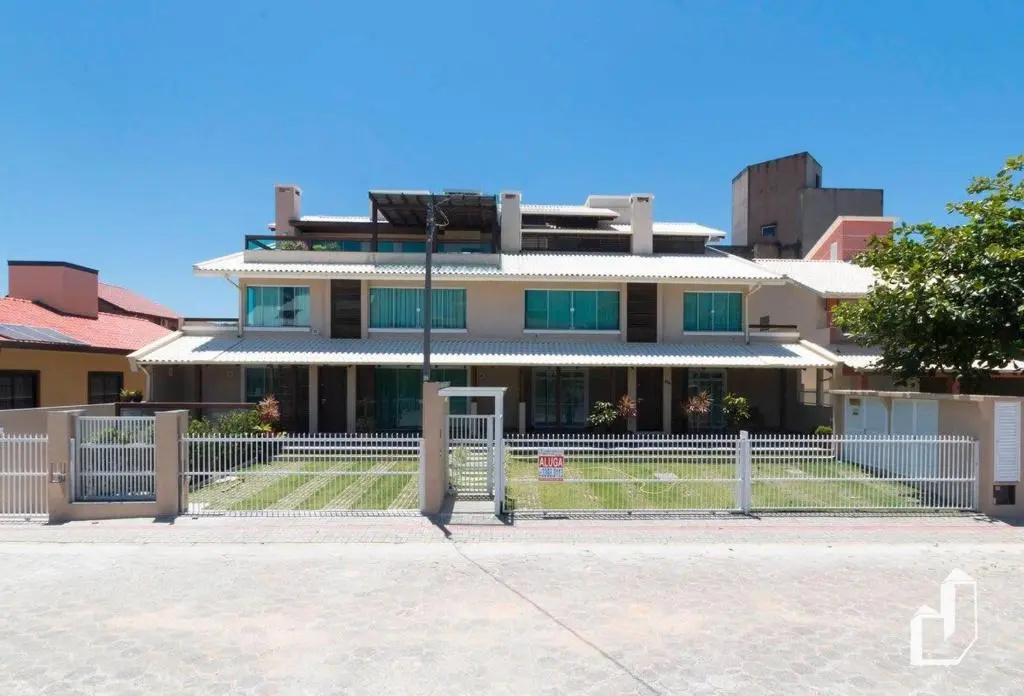 Apartamento Com 02 Dormitórios Aqui é Só Trazer As Malas E Aproveitar As Férias