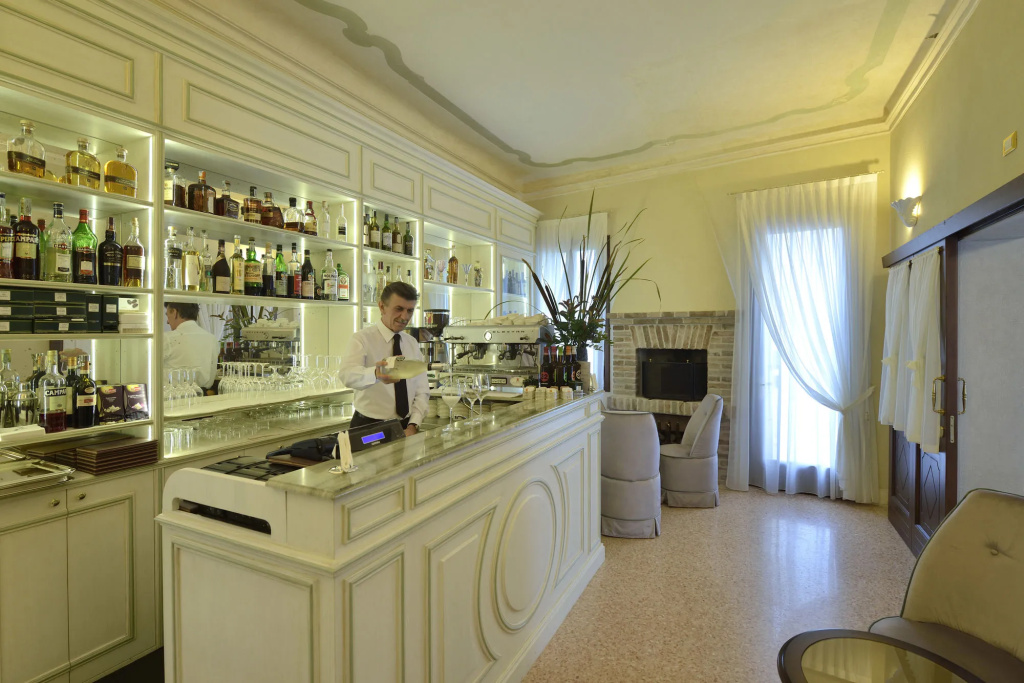 Hotel photo 12