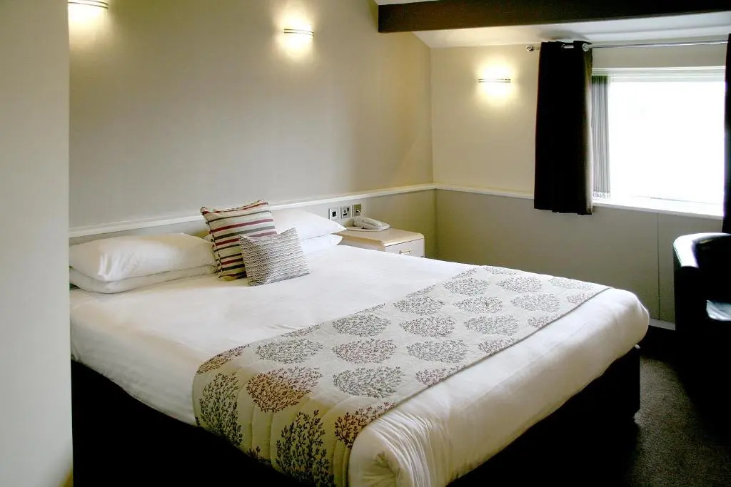 Damon's Hotel - Chambres