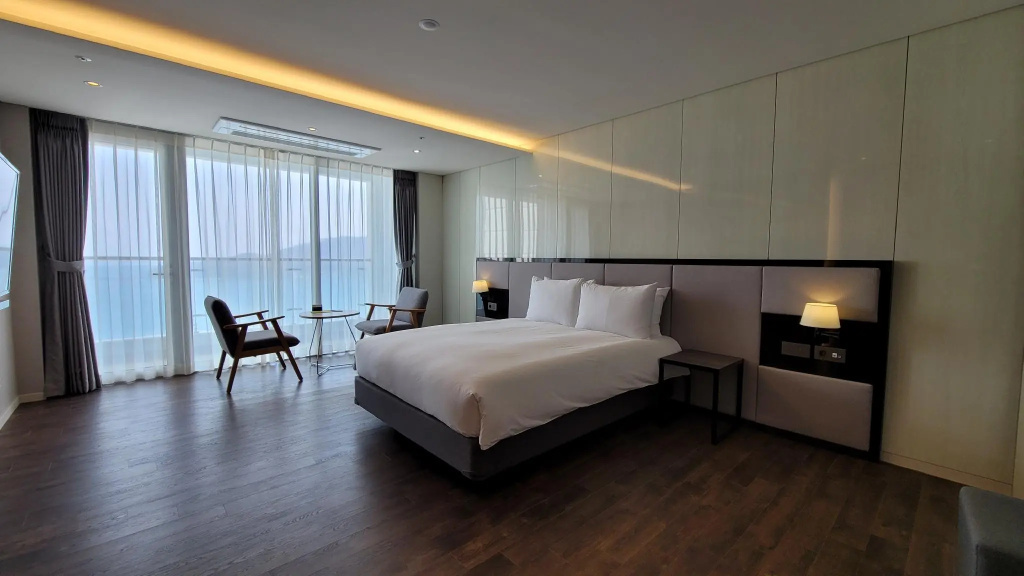 Premier room