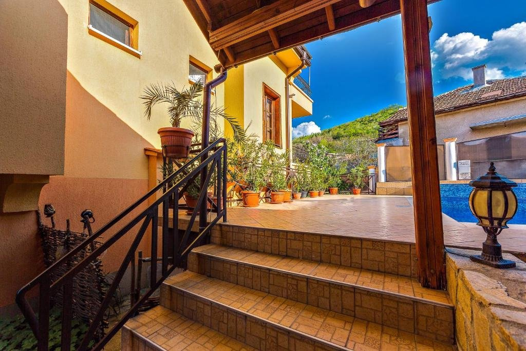 Balcony & Terrace