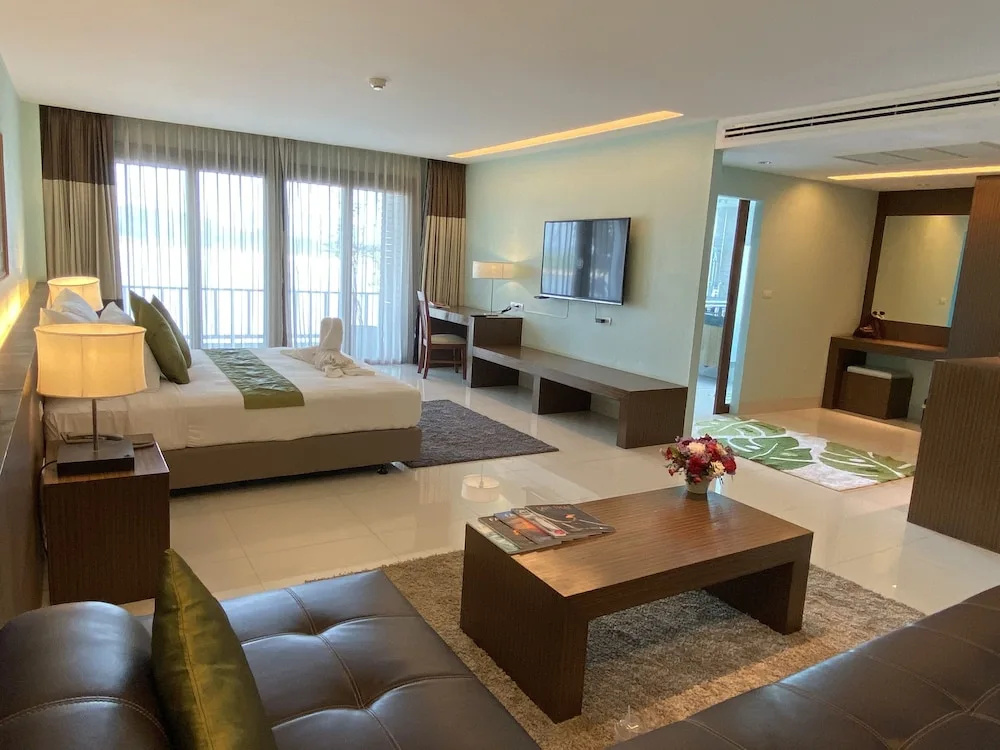 Executive Suite with balcony and with river view