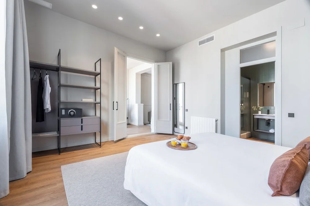 5 Bedrooms Summum Apartment
