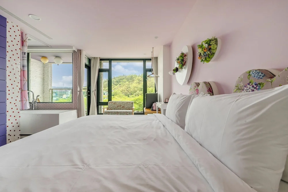 Deluxe Double room with balcony (full double bed)
