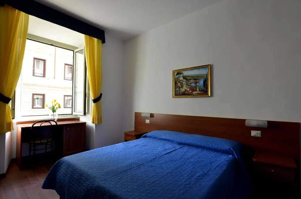 Double room (full double bed)