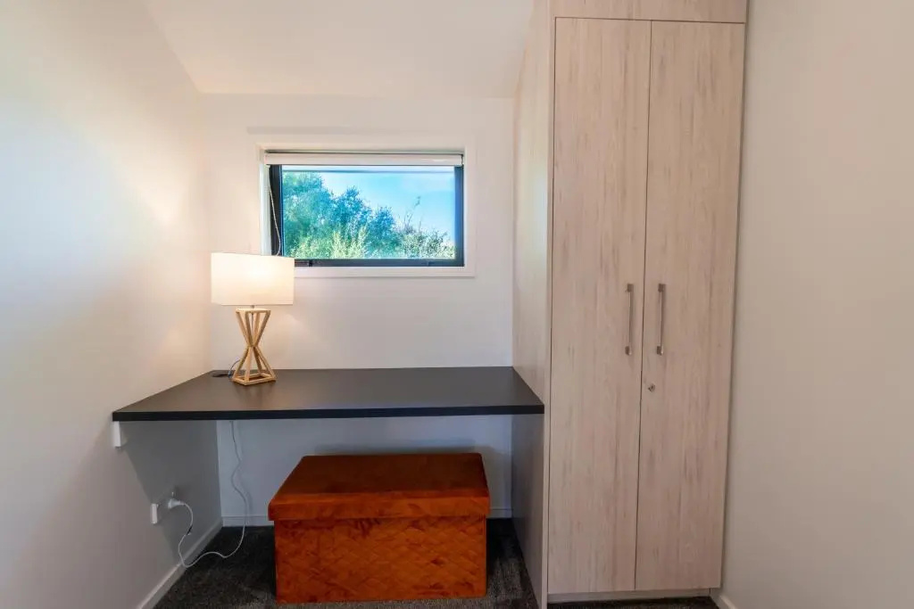 King bed on Hagley Park corner in the CBD
