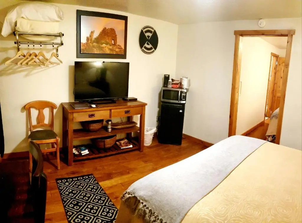 Deluxe Double room (full double bed)