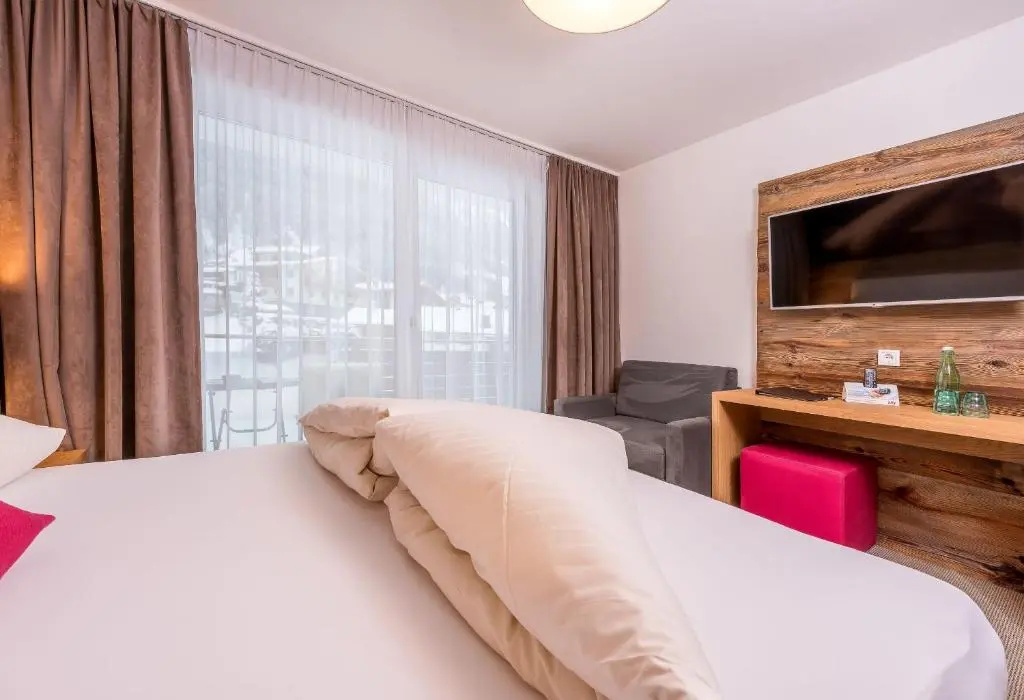 Standard Double room with balcony (full double bed)