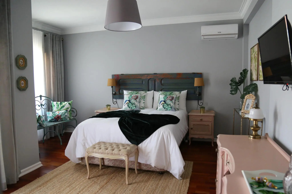 Standard Double room with balcony (full double bed)