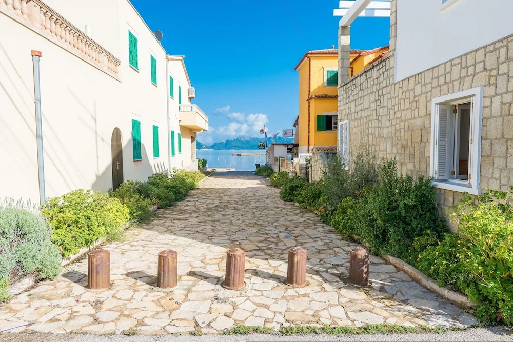 Xarus 1 in Alc dia With 2 Bedrooms and 1 Bathrooms