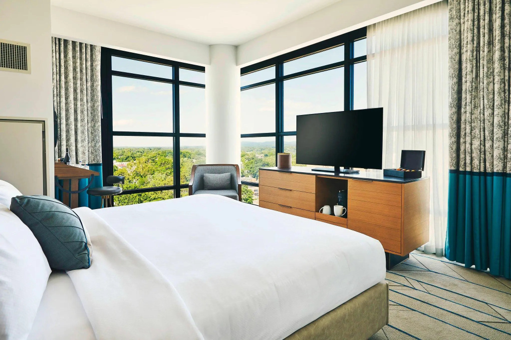 Double Suite with city view (full double bed)