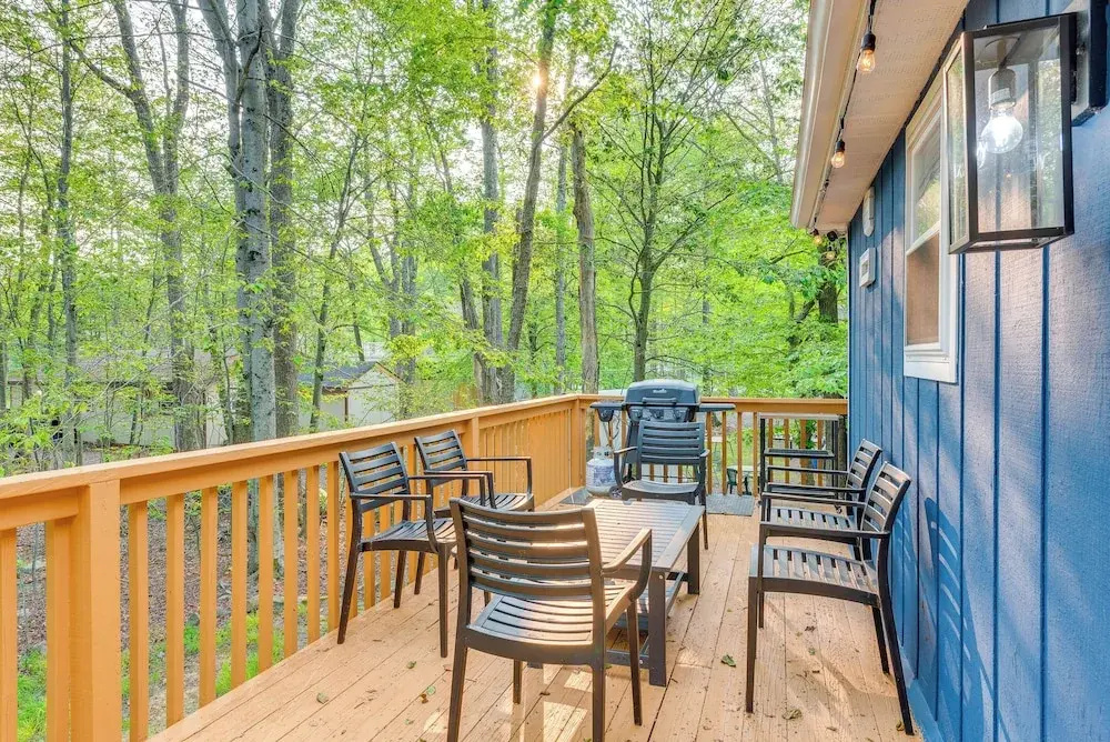 Game Room & Deck: Family Home in Tobyhanna!