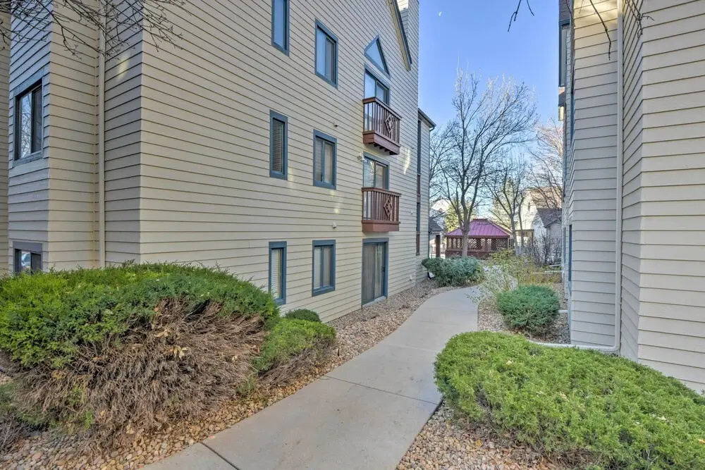 Condo w/ Patio & Pool Access in Greenwood Village!