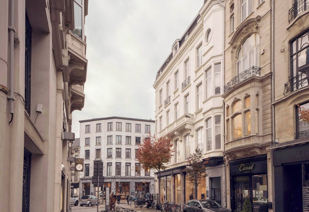 A Place - Schuttershofstraat 1