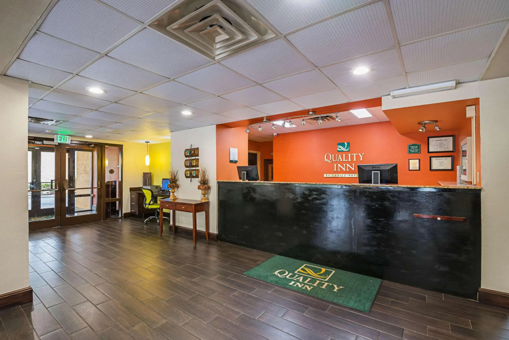 Lobby & Reception