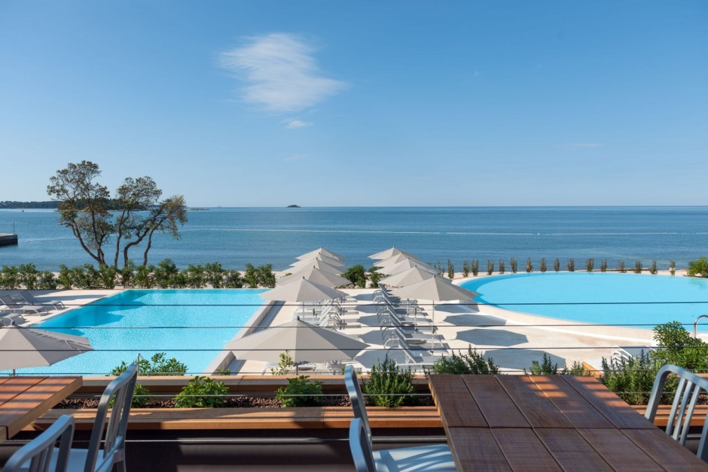 Beach & Waterfront