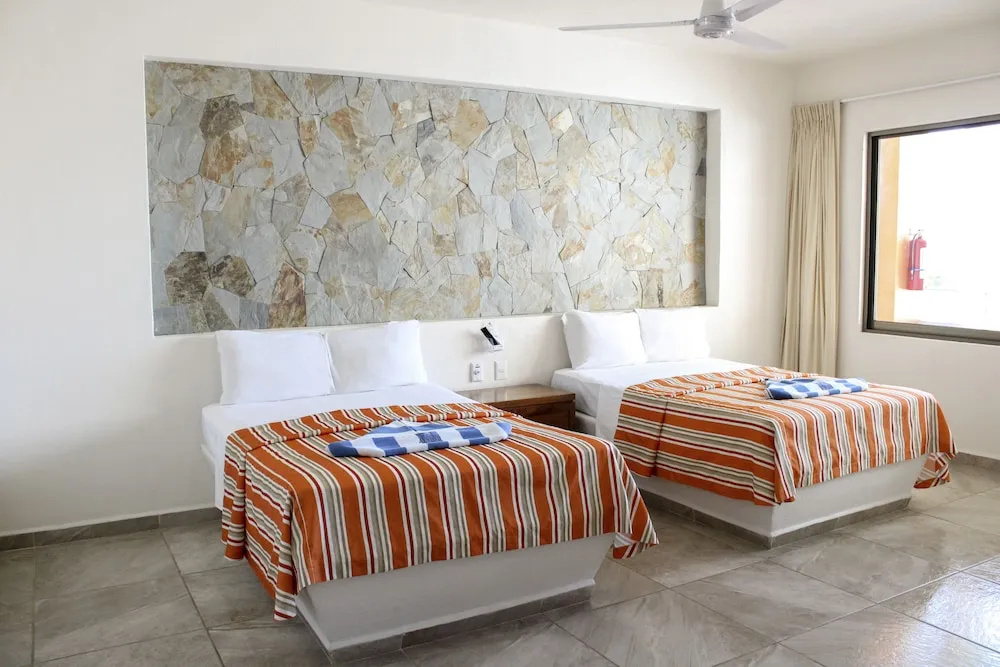 2 Bedrooms Standard Family room