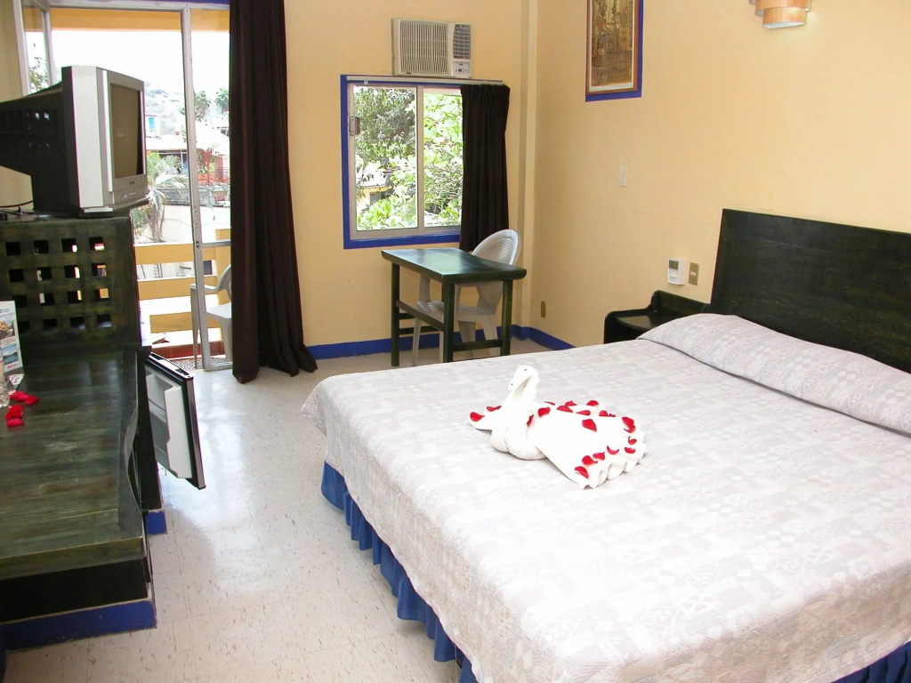 Hotel Zihuatanejo Centro — 2