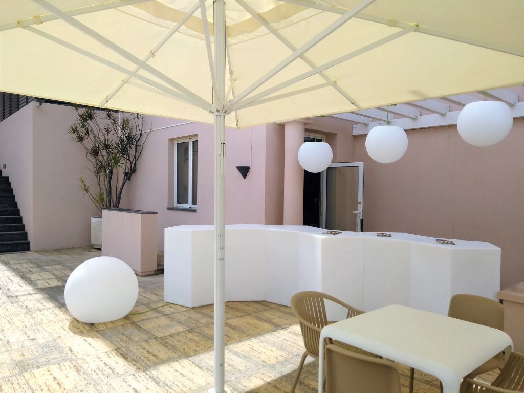Lobby & Reception