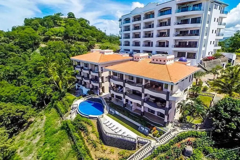 Beautiful Condo in Peaceful Cliffside Location with a Private Balcony & Stunning Ocean and Mountain Views