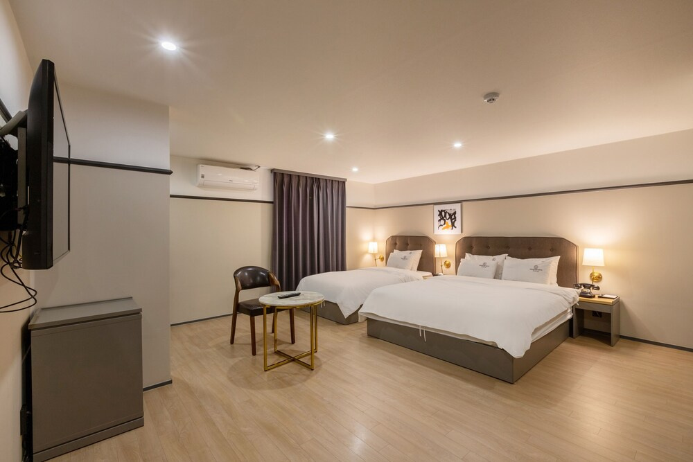 Standard Double room (twin beds)