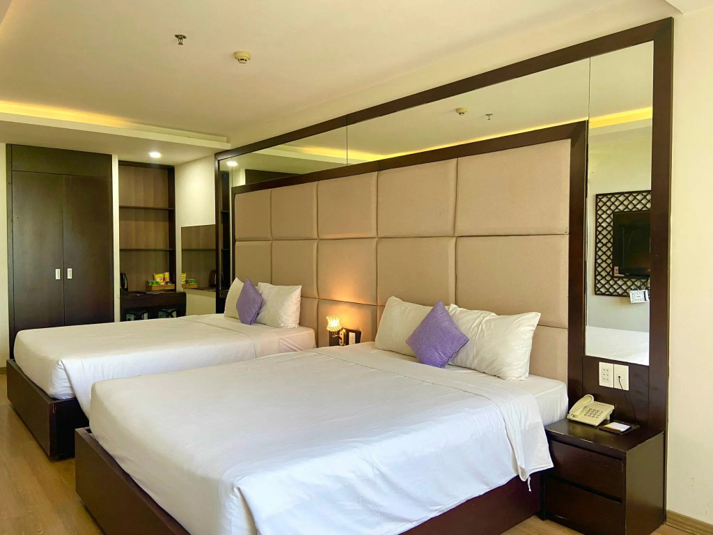 Pariat River Front Hotel — фото
