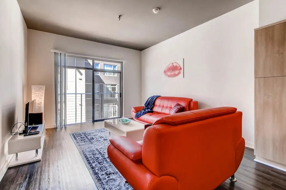Gorgeous 2 Bedroom in the Heart of DT