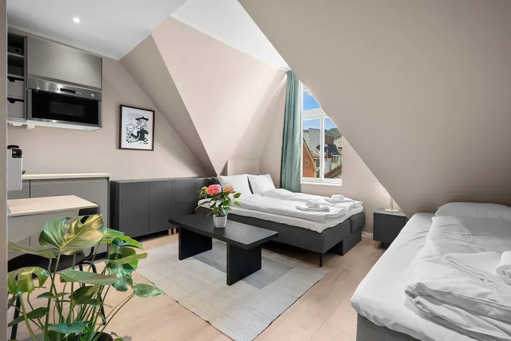 Standard Triple room with city view