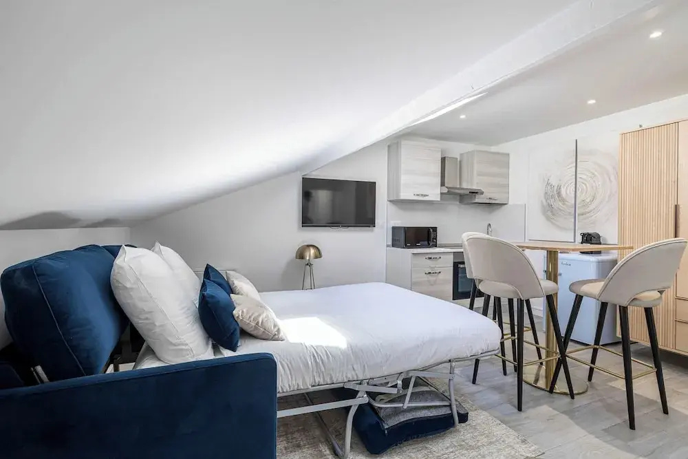 Renovated Studio - Cannes Center - Bright