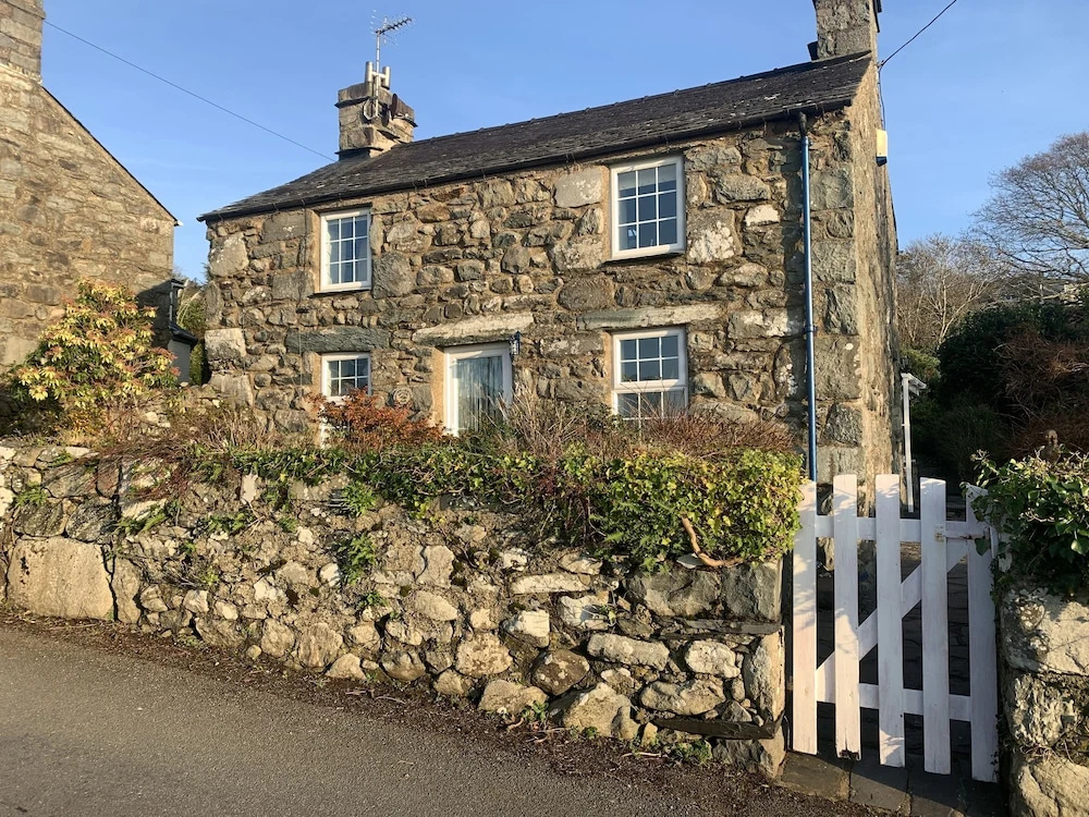 Sea View Cottage , Walk to Beach , dog Friendly