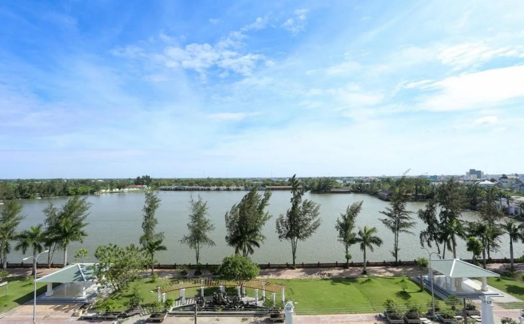 Beach & Waterfront