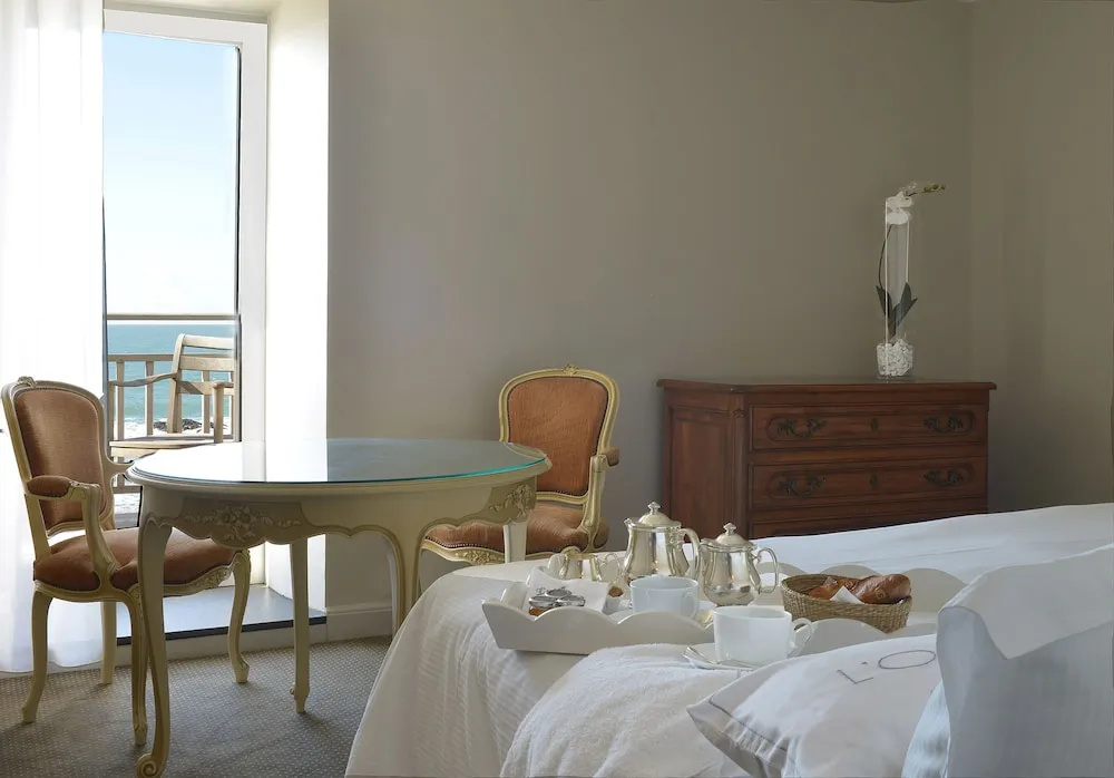Classic Double room with balcony (full double bed)