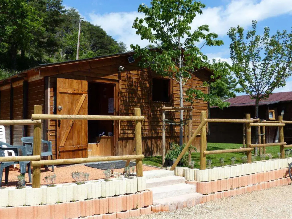 Camping A La Ferme De Bourras