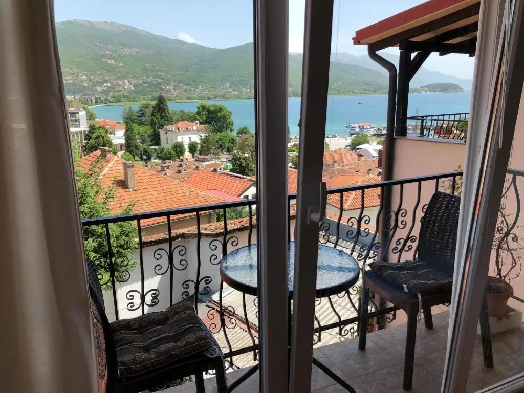 Standard Double room with balcony and with lake view (full double bed)
