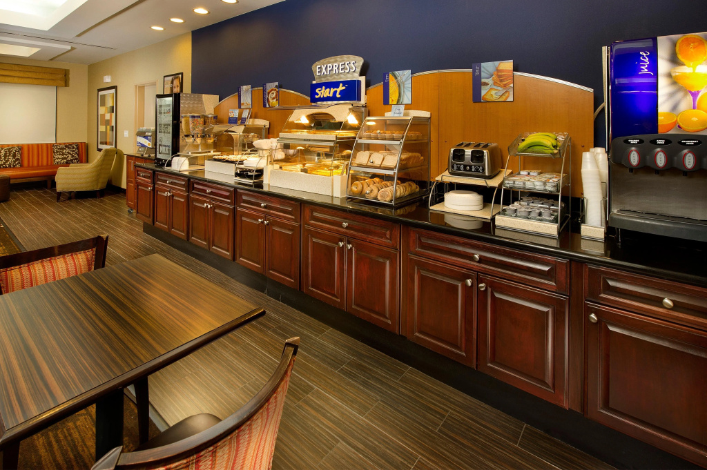 Holiday Inn Express Hotel & Suites Uvalde by IHG - фото 12