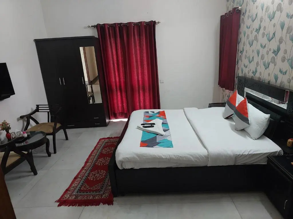 Hotel Ashray Noida